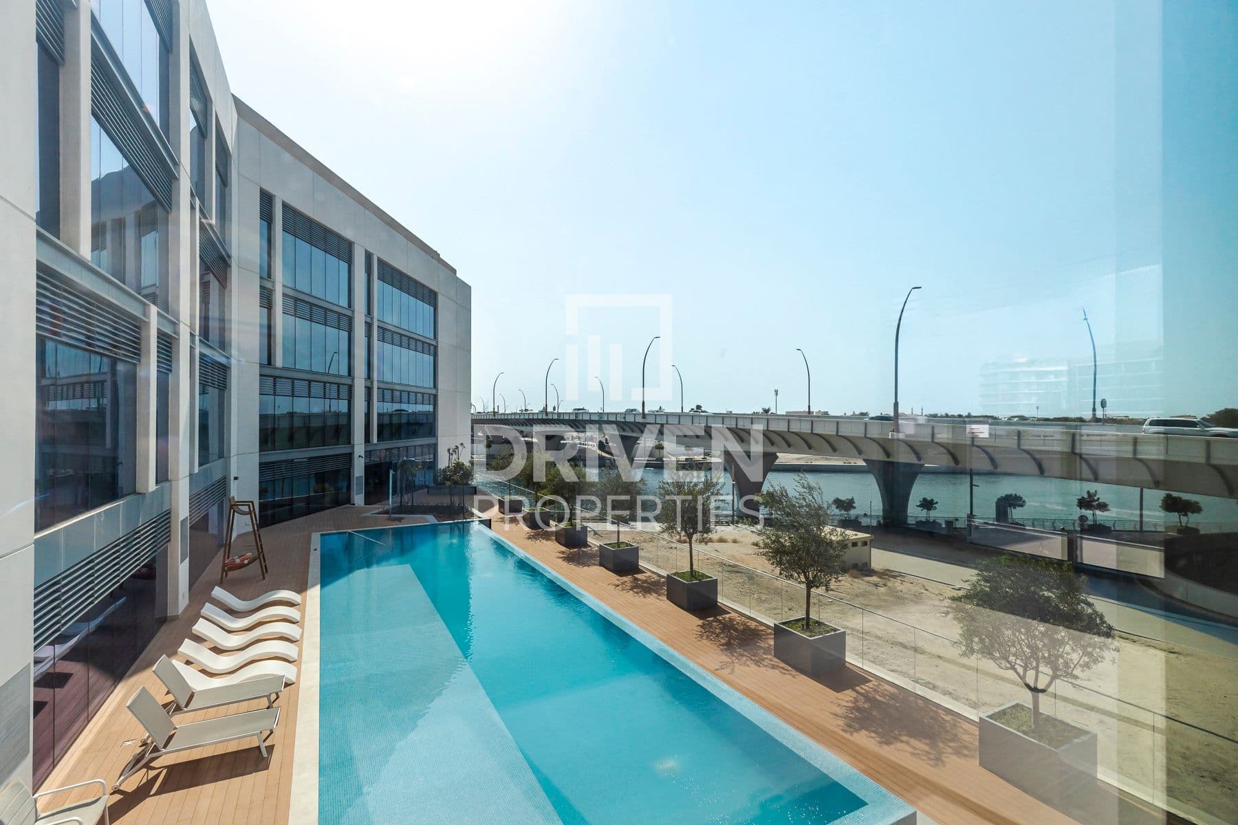 Canal Front Residence 4