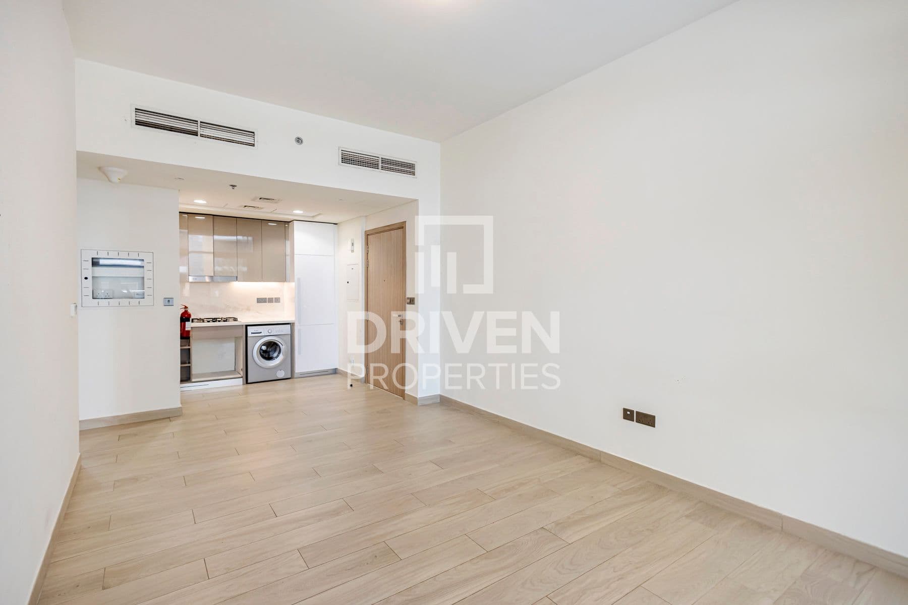 Azizi Riviera 26